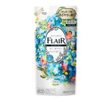 Кондиционер-смягчитель для белья KAO Flair Fragrance Flower Harmony с освежающим цветочным ароматом, сменная упаковка, 400 мл.