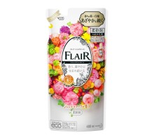 Кондиционер-смягчитель для белья KAO Flair Fragrance Gentle Bouquet с нежным ароматом цветочного букета, сменная упаковка, 400 мл