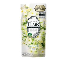 Кондиционер-смягчитель для белья KAO Flaire Fragrance White Bouquet с нежным ароматом белых цветов, сменная упаковка, 400 мл